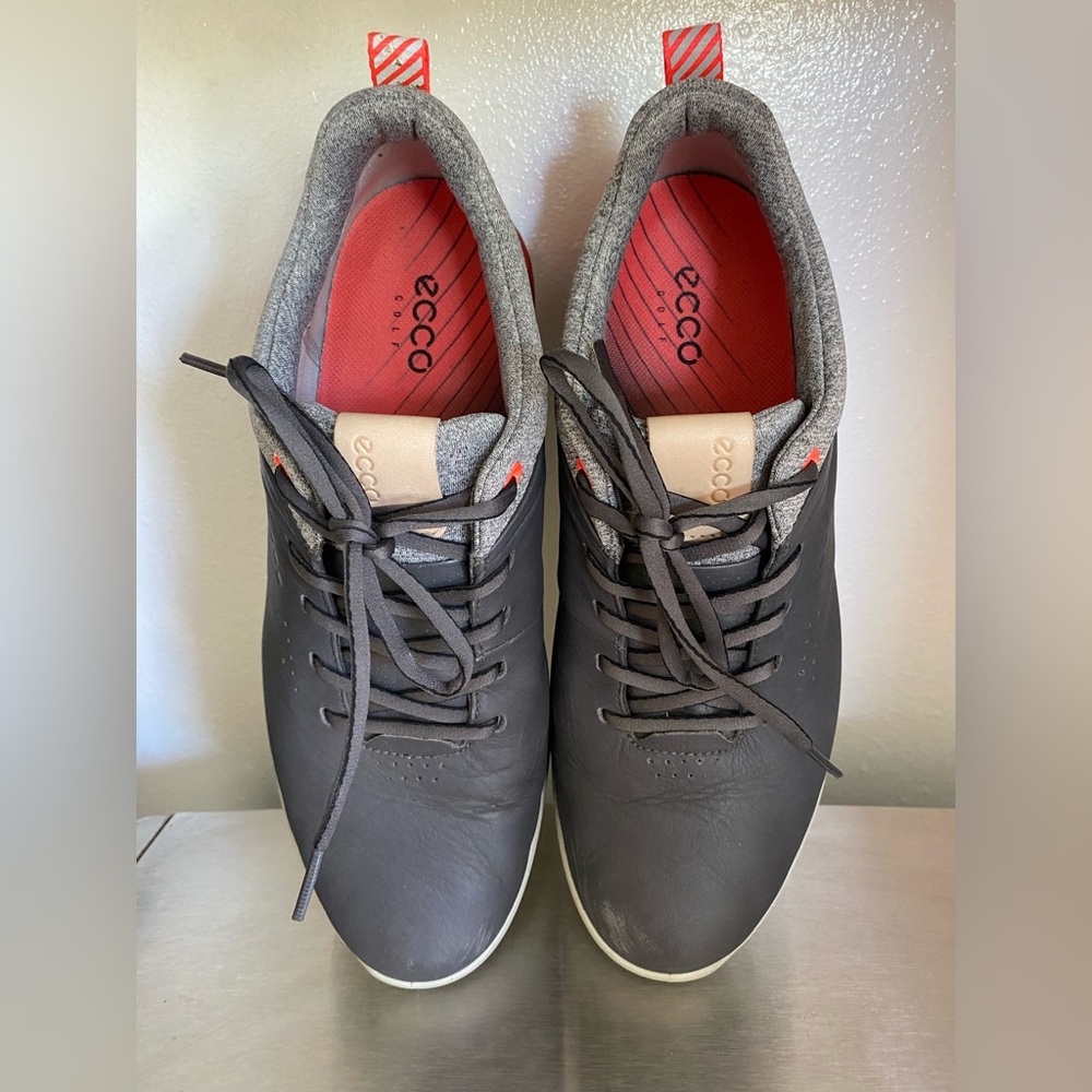 ECCO .. WOMENS BLACK AND RED ATHLETIC SHOES
